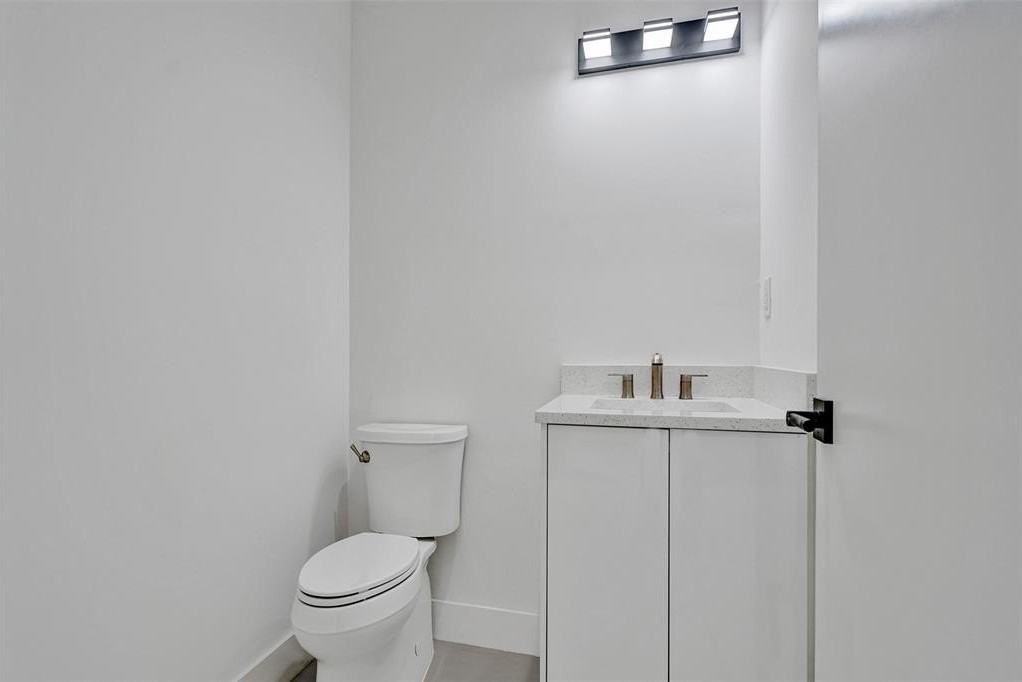 606 Sw 7th Ave - Photo 6 of 50