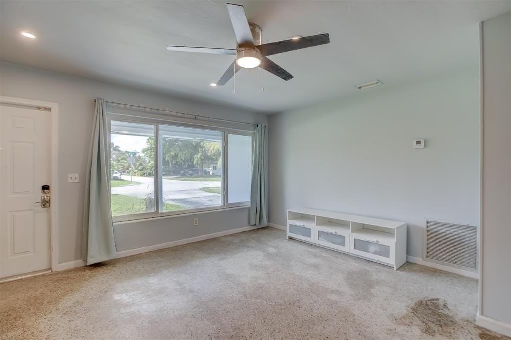 3140 Ne 9th Ave - Photo 6 of 38