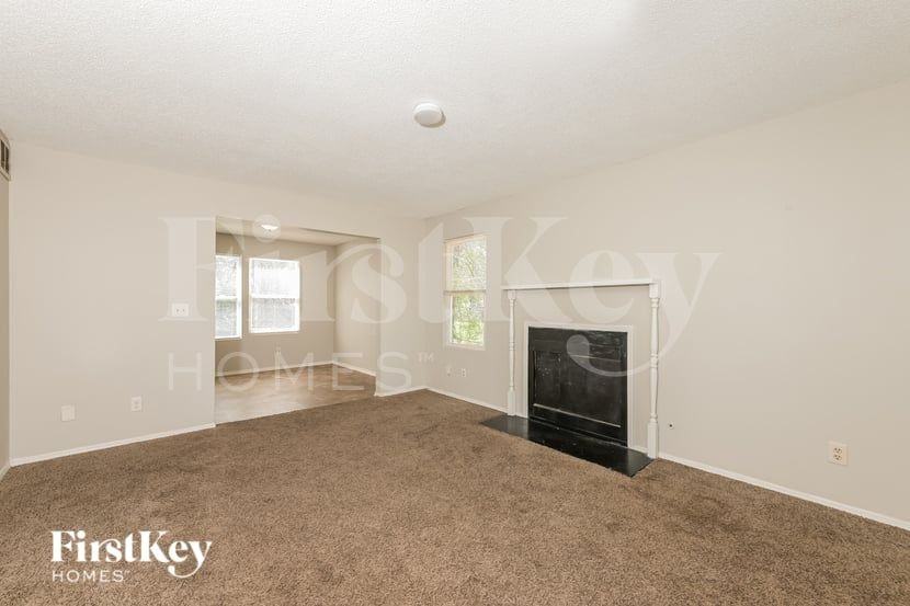 6249 Creekford Ln - Photo 3 of 16