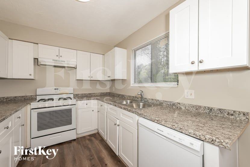 6249 Creekford Ln - Photo 5 of 16