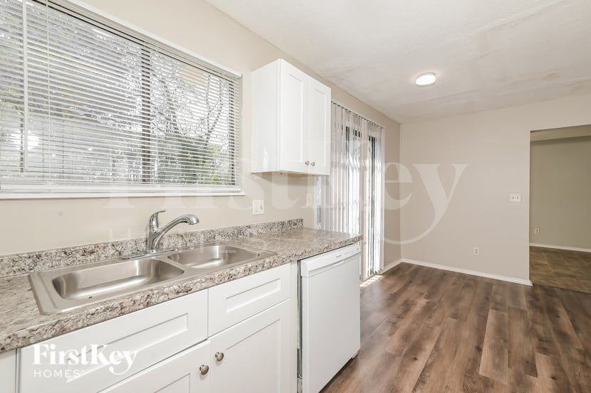 6249 Creekford Ln - Photo 6 of 16