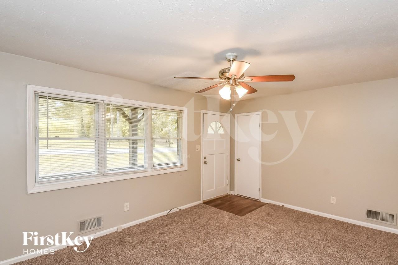 2836 Bomar Rd - Photo 2 of 18