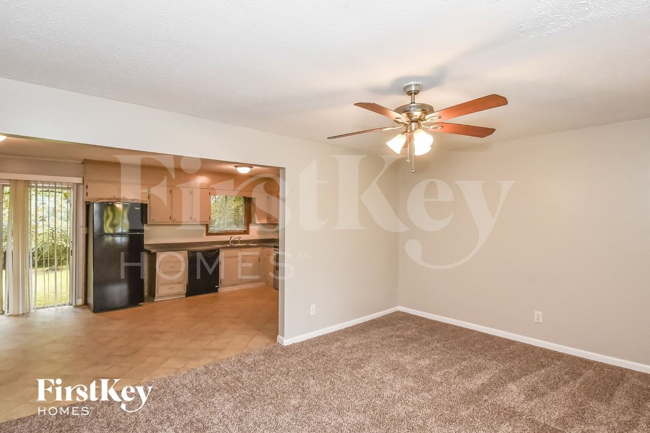 2836 Bomar Rd - Photo 3 of 18