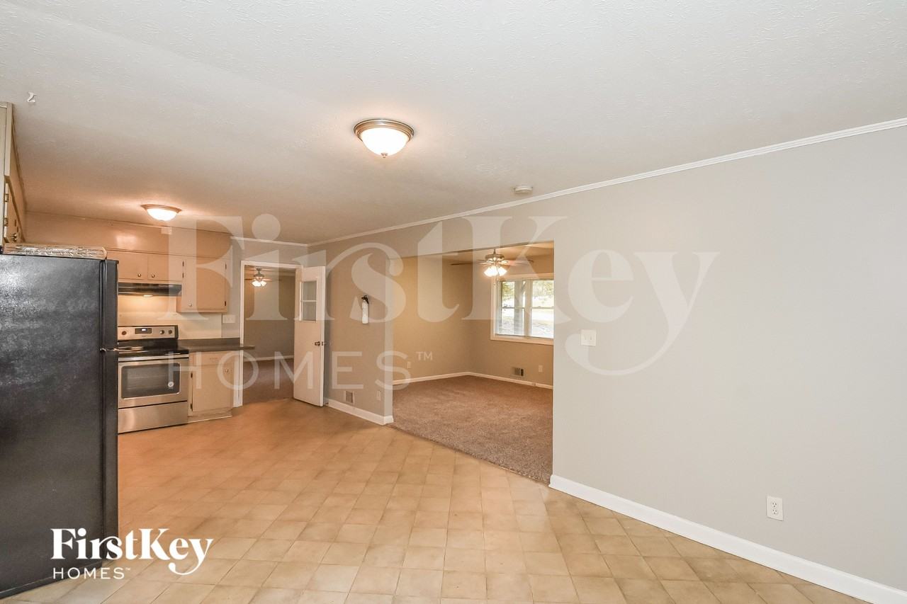 2836 Bomar Rd - Photo 5 of 18