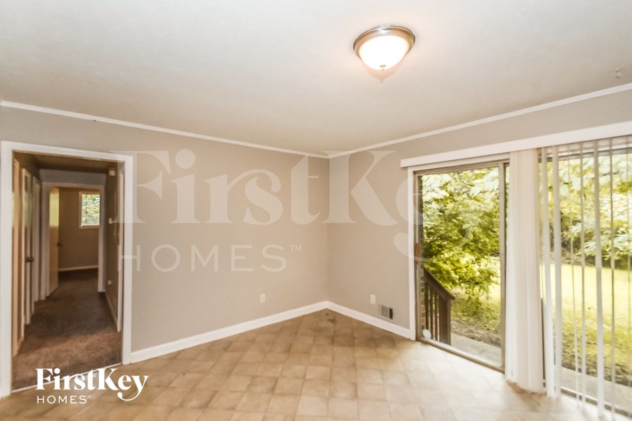 2836 Bomar Rd - Photo 7 of 18