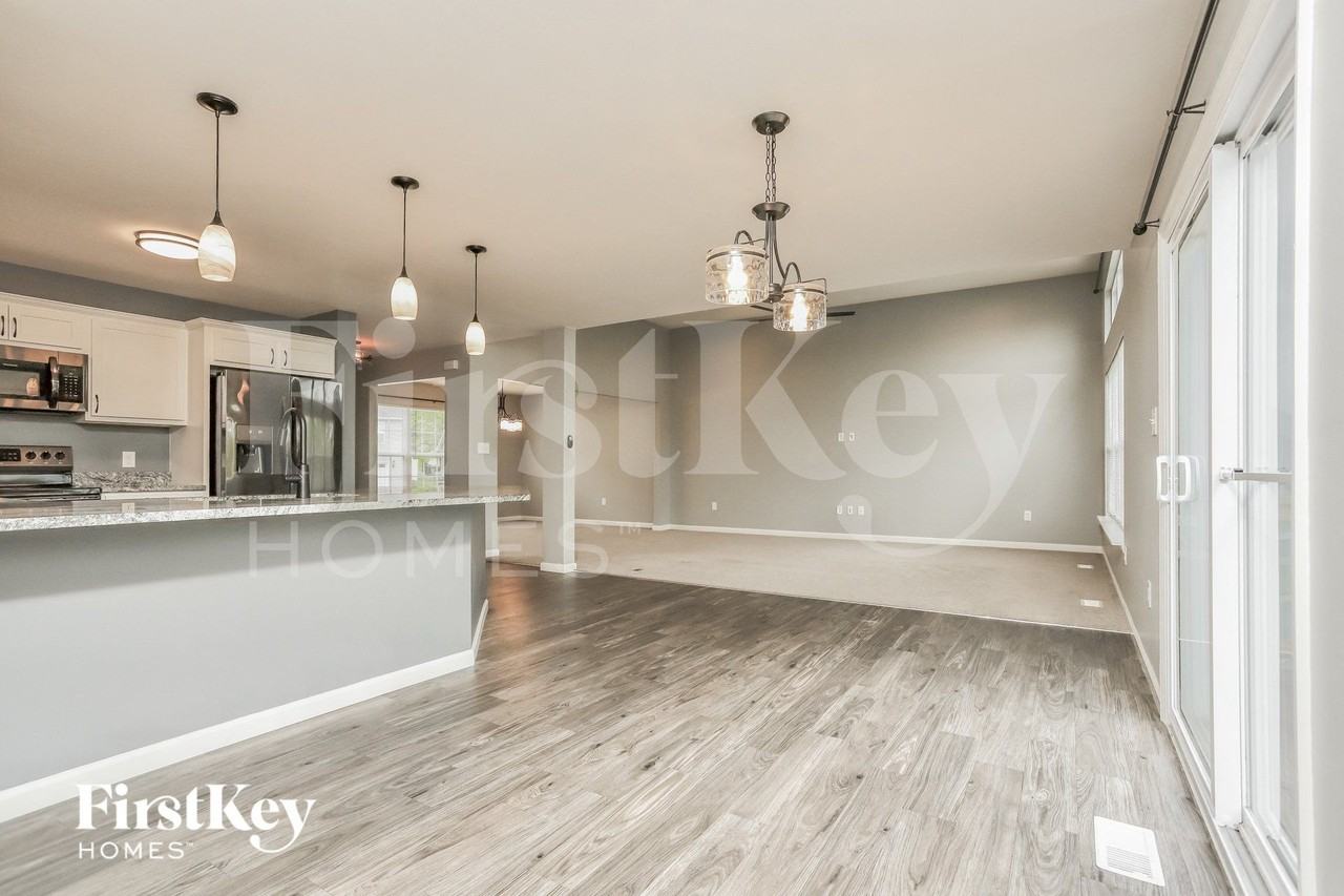 1020 Remington Dr - Photo 5 of 15