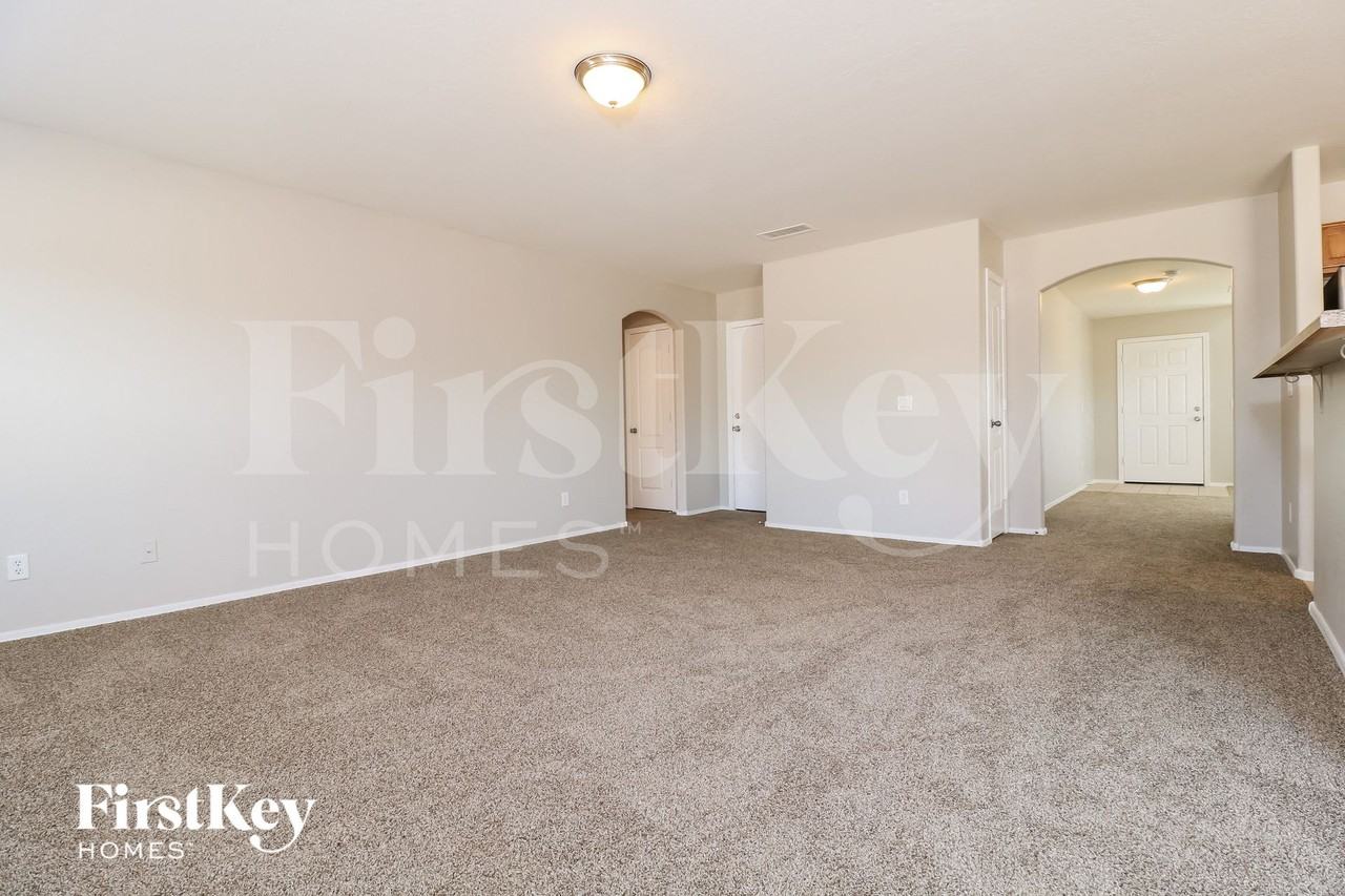 8953 S 253rd Ave - Photo 3 of 15