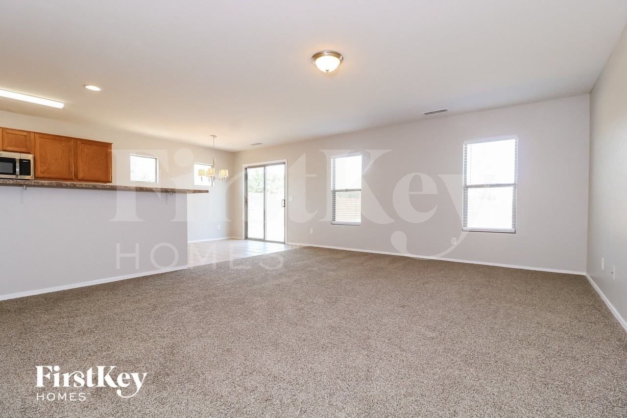 8953 S 253rd Ave - Photo 4 of 15