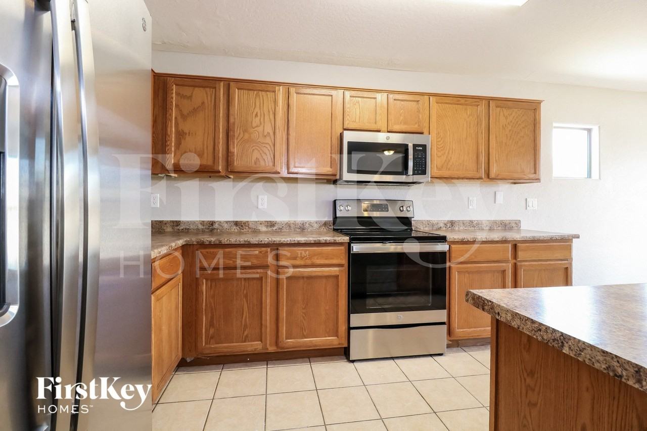 8953 S 253rd Ave - Photo 7 of 15