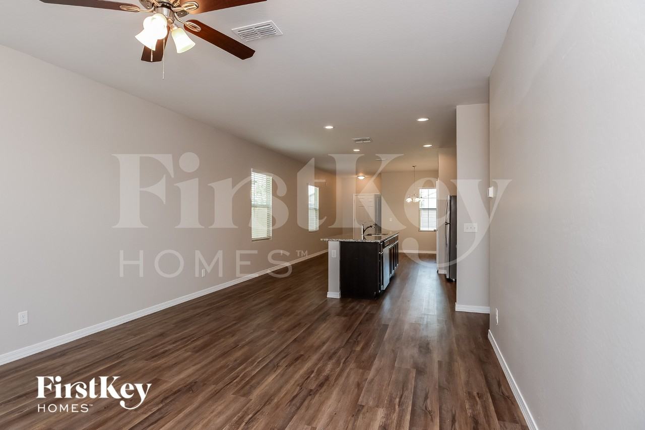 354 W Powell Dr - Photo 4 of 15