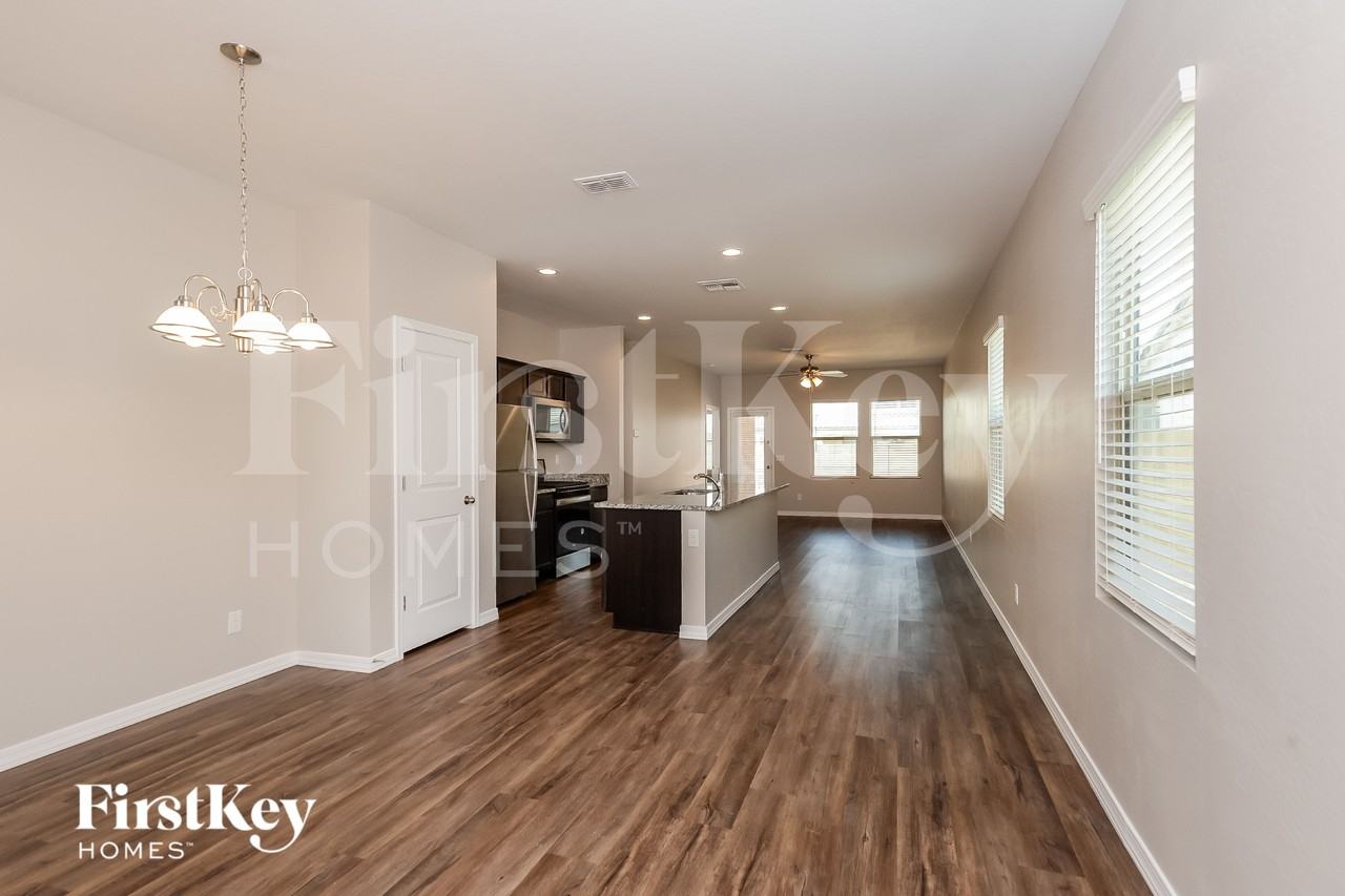 354 W Powell Dr - Photo 5 of 15