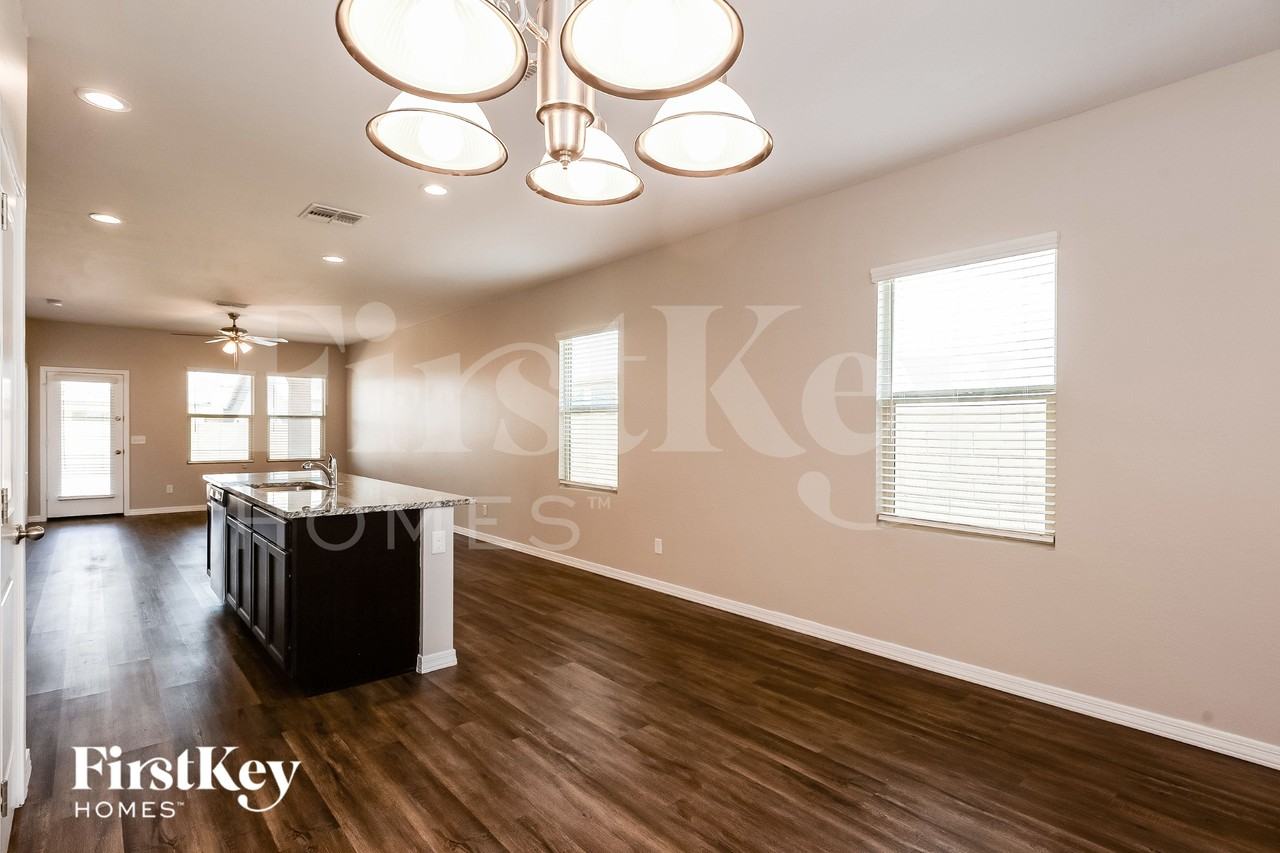 354 W Powell Dr - Photo 6 of 15