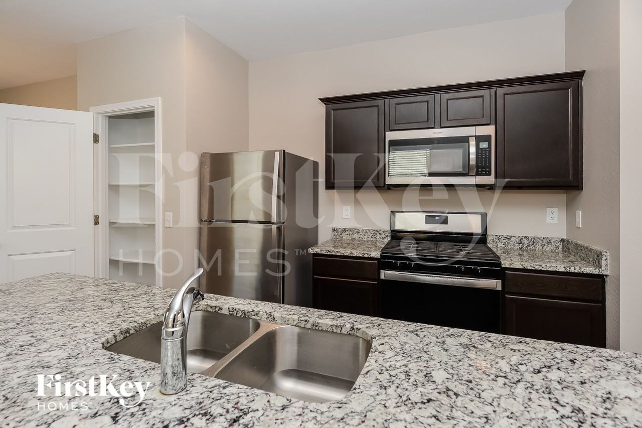 354 W Powell Dr - Photo 7 of 15