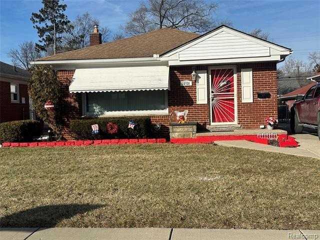 12731 W Parkway St - Photo 2 of 50