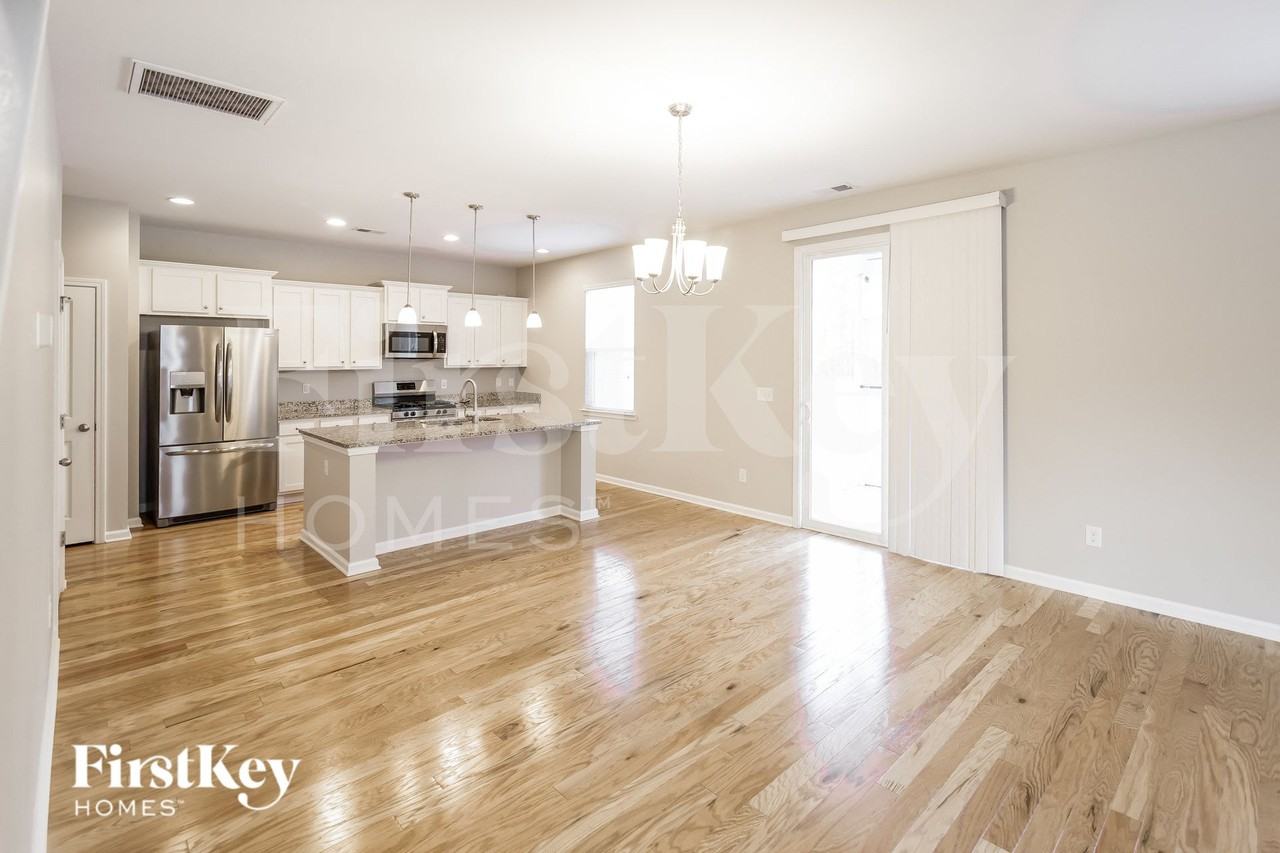 640 Woolum Dr - Photo 5 of 15