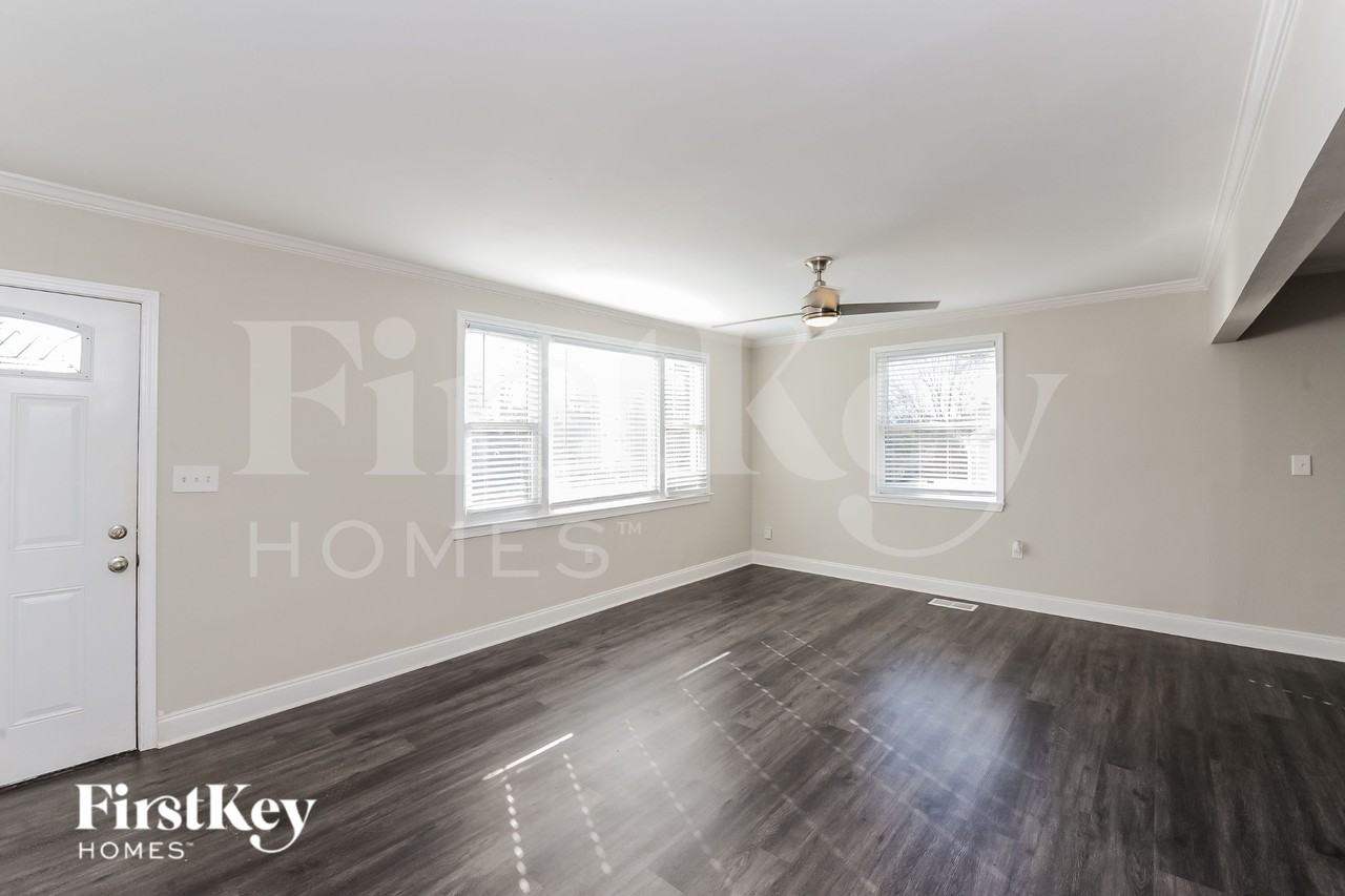 1954 Wildwood Dr - Photo 4 of 15