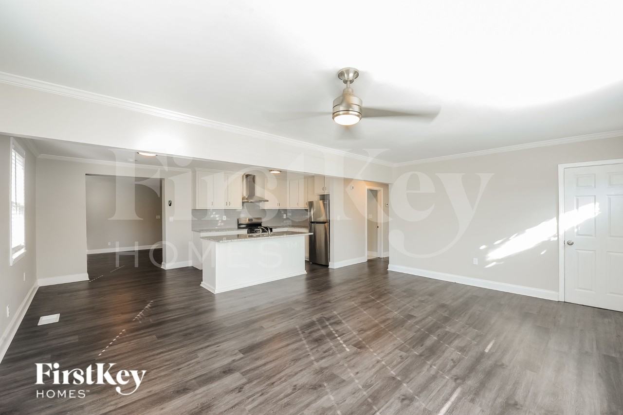 1954 Wildwood Dr - Photo 5 of 15