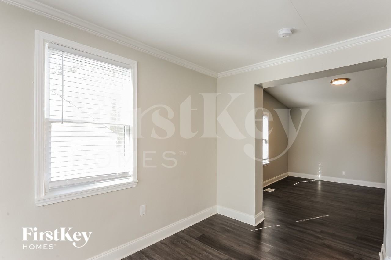 1954 Wildwood Dr - Photo 6 of 15