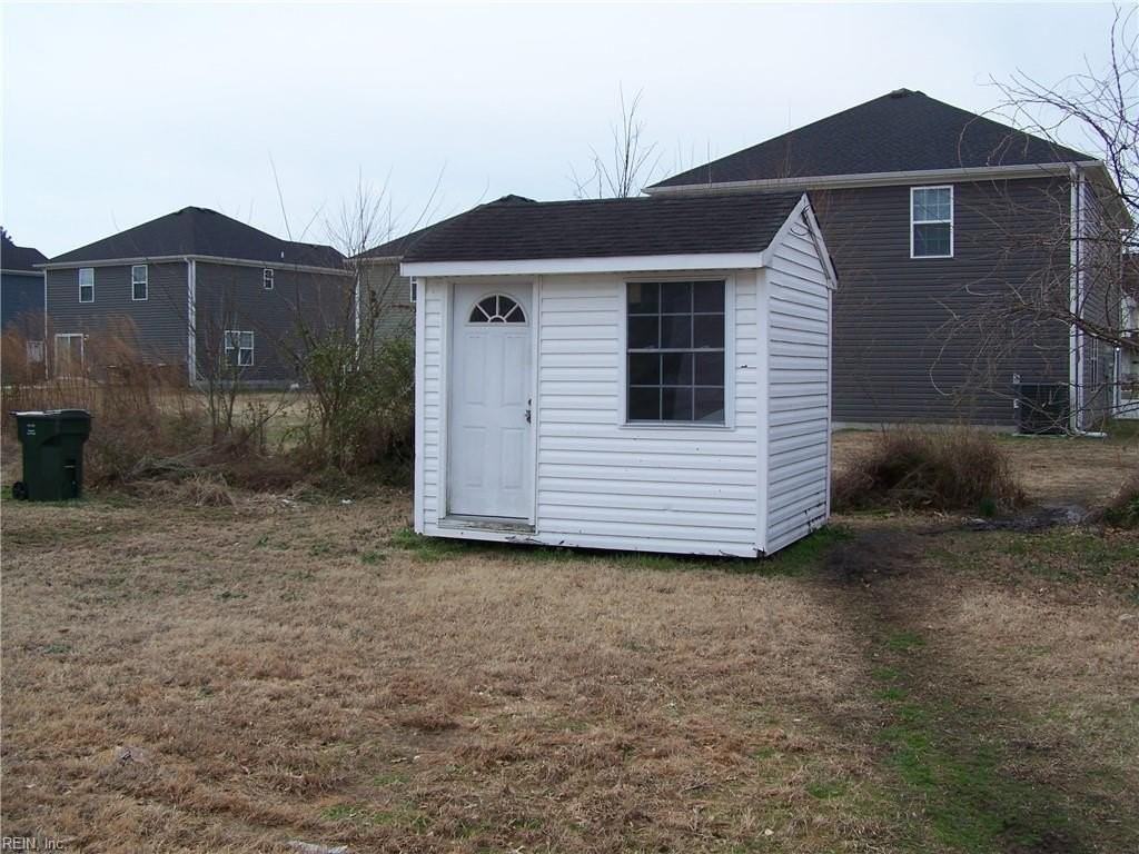 419 Bruce St - Photo 6 of 10