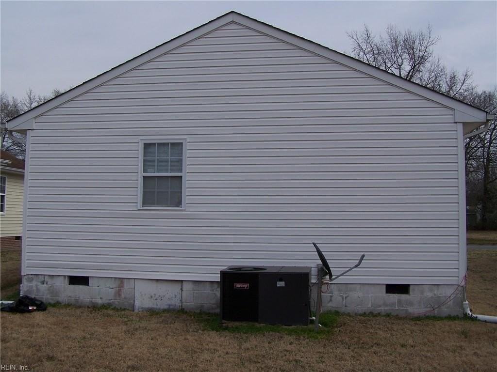 419 Bruce St - Photo 7 of 10