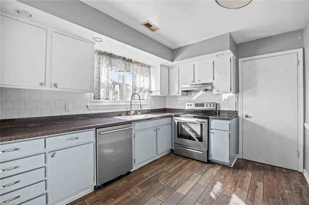 3805 Colonial Pkwy - Photo 3 of 25