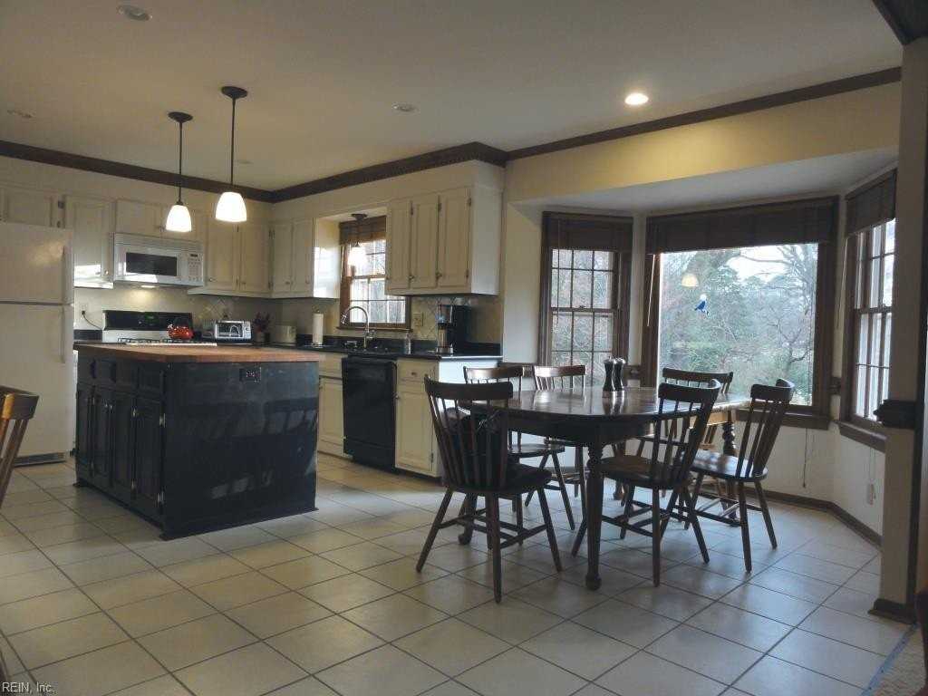 5135 Lake Shores Rd - Photo 2 of 12