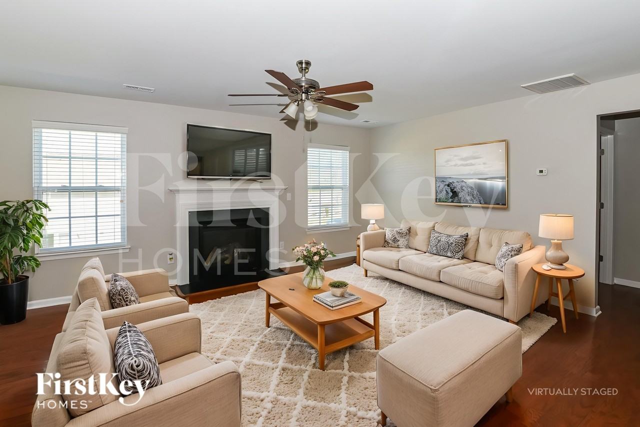 1544 Moss Creek Dr - Photo 3 of 18