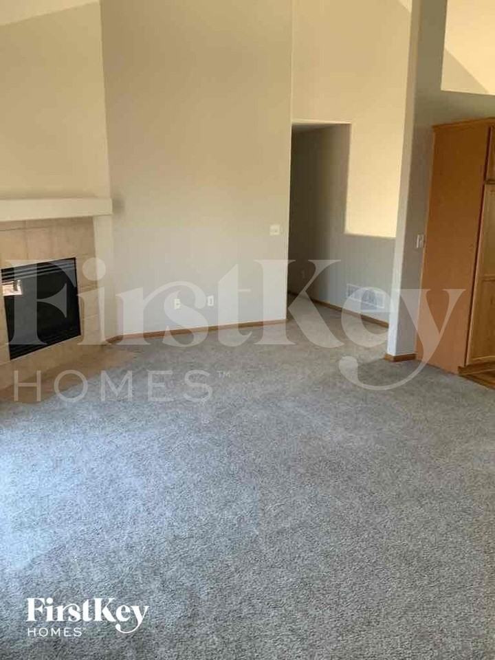 11425 N Farley Ave - Photo 2 of 10