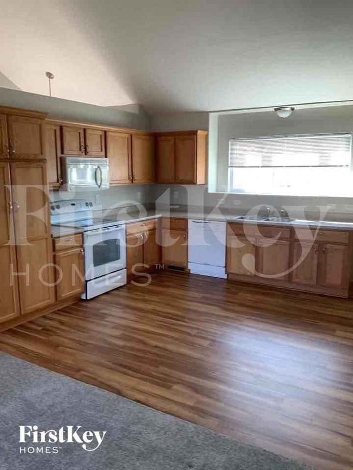 11425 N Farley Ave - Photo 3 of 10