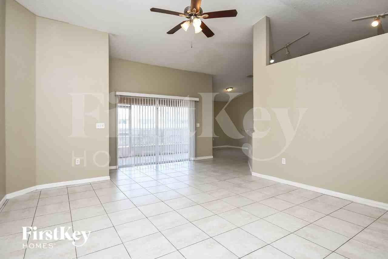 819 Summer Glen Dr - Photo 3 of 16