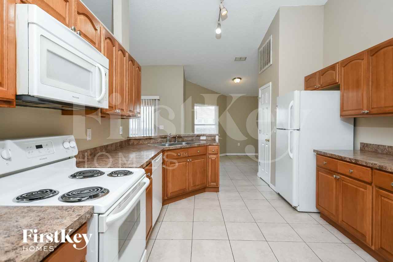 819 Summer Glen Dr - Photo 5 of 16