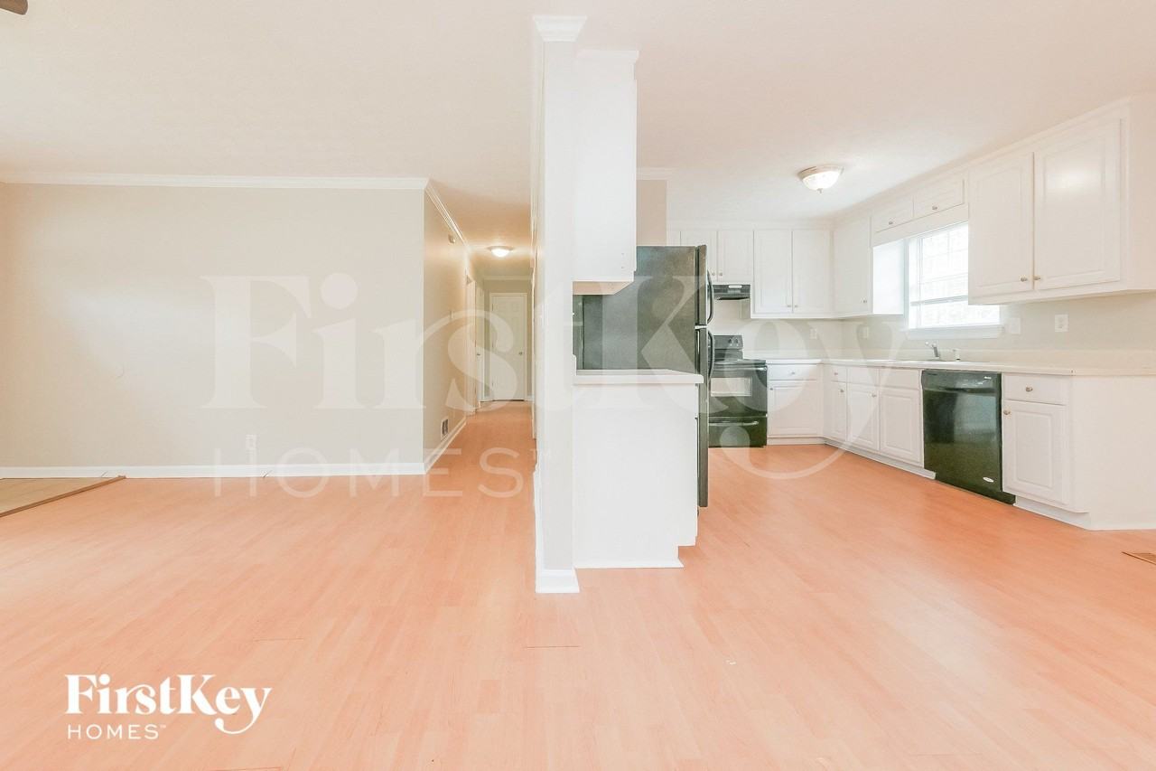 671 Rocky Point Rd - Photo 3 of 15