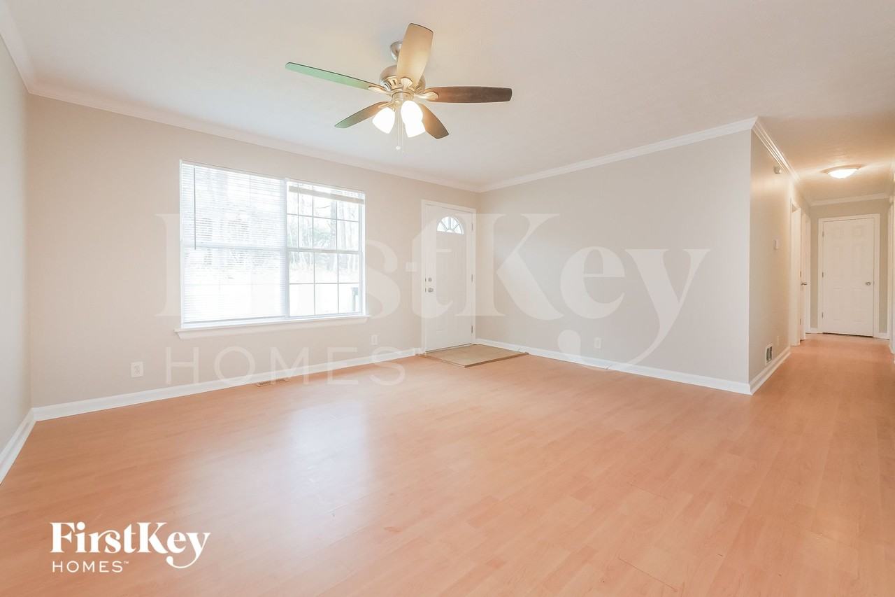 671 Rocky Point Rd - Photo 4 of 15