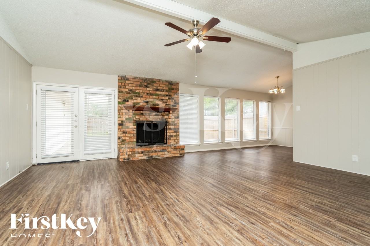 635 Truman Ct - Photo 2 of 18