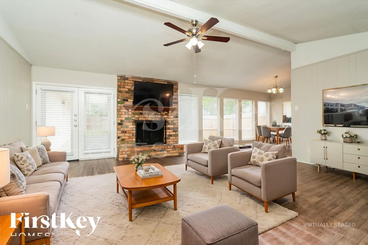 635 Truman Ct - Photo 3 of 18