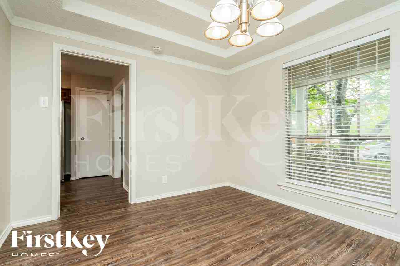 635 Truman Ct - Photo 5 of 18