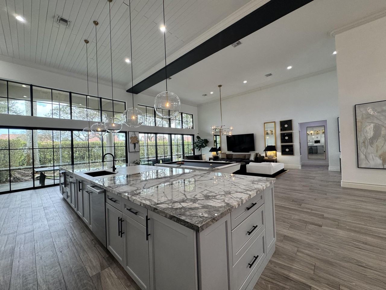 2555 Nw 59th St - Photo 2 of 40