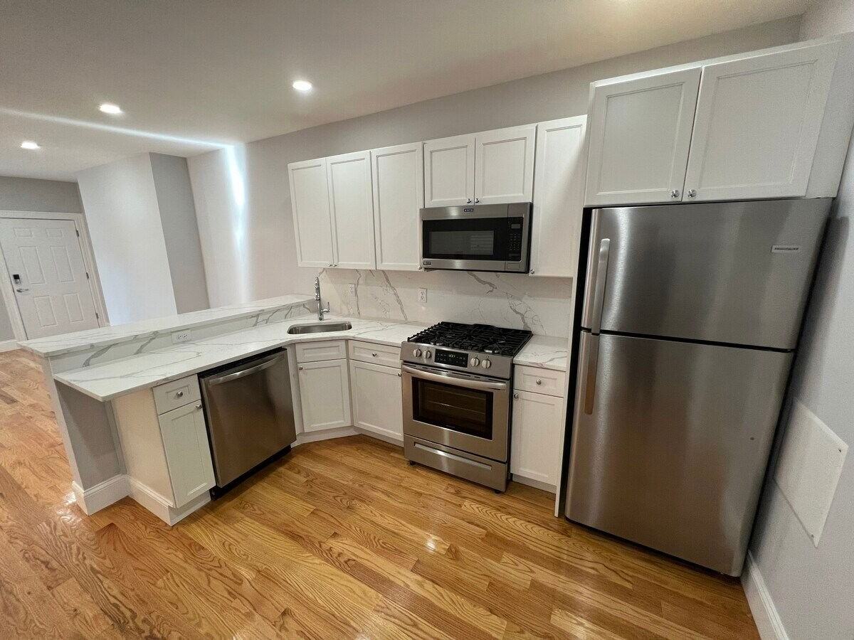 372 Oxford St #2 - Photo 2 of 8