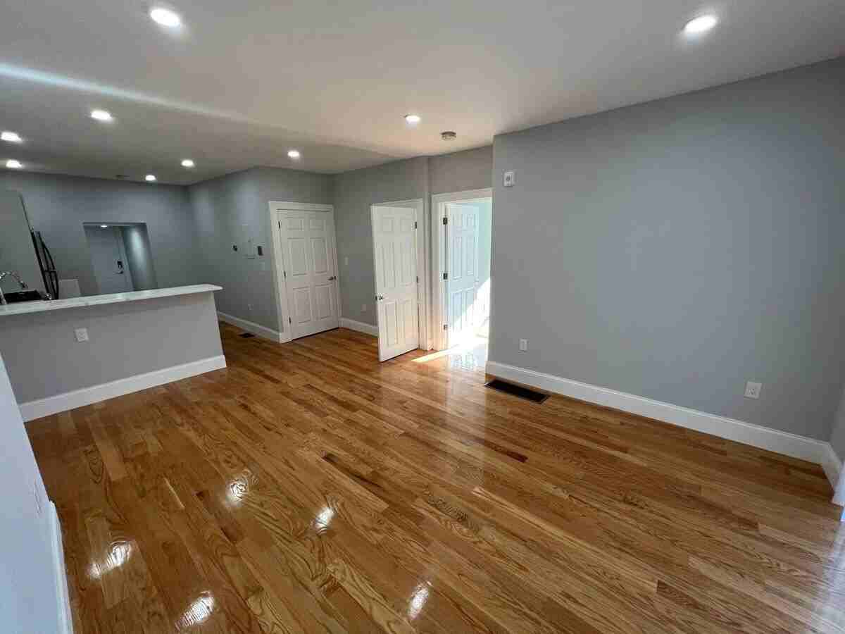 372 Oxford St #2 - Photo 4 of 8