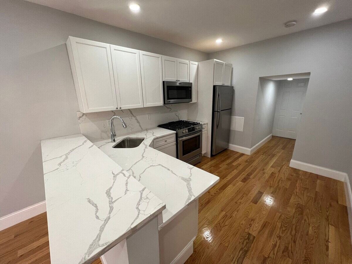 372 Oxford St #2 - Photo 6 of 8