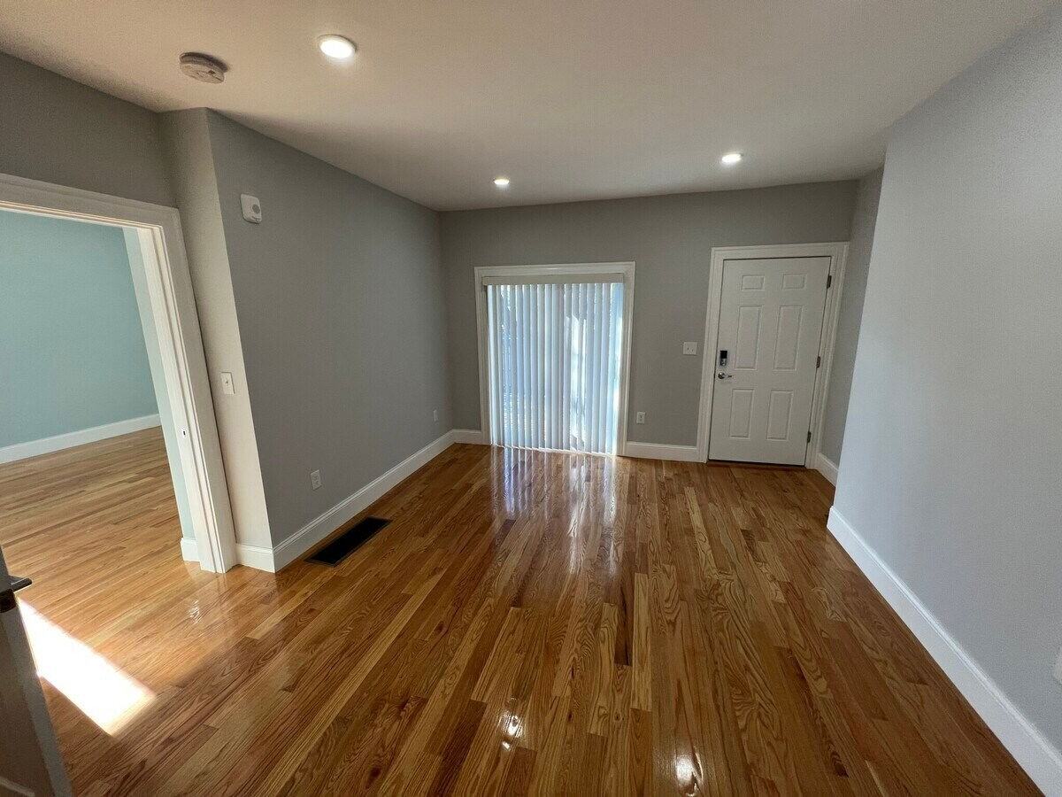 372 Oxford St #2 - Photo 7 of 8