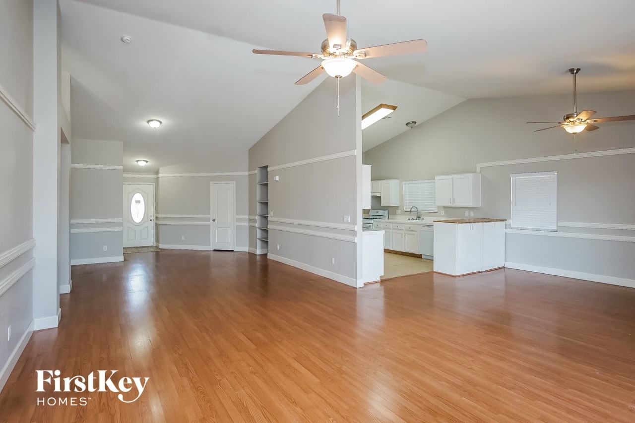 5900 Kane Holly St - Photo 4 of 15