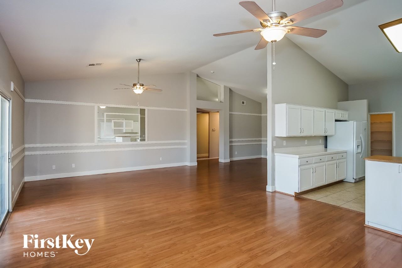 5900 Kane Holly St - Photo 6 of 15