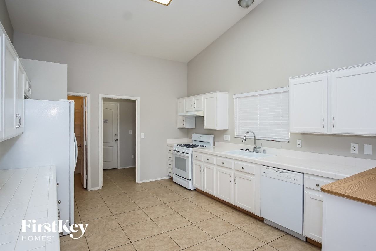 5900 Kane Holly St - Photo 7 of 15