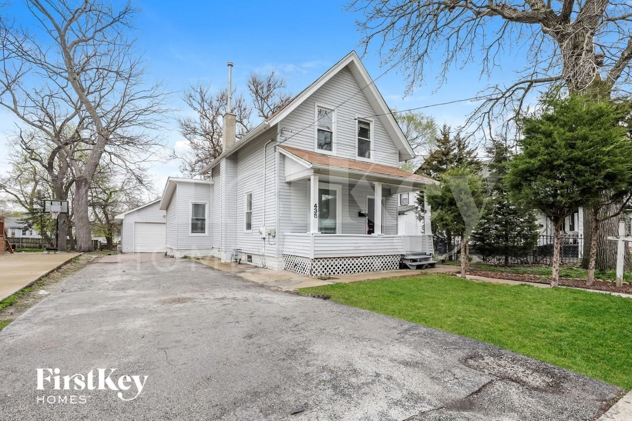 438 Claim St - Photo 2 of 15