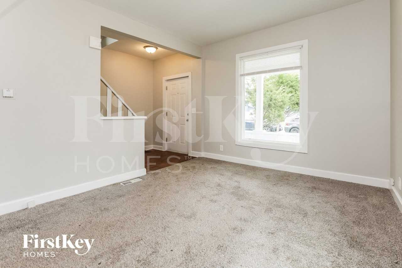 438 Claim St - Photo 4 of 15