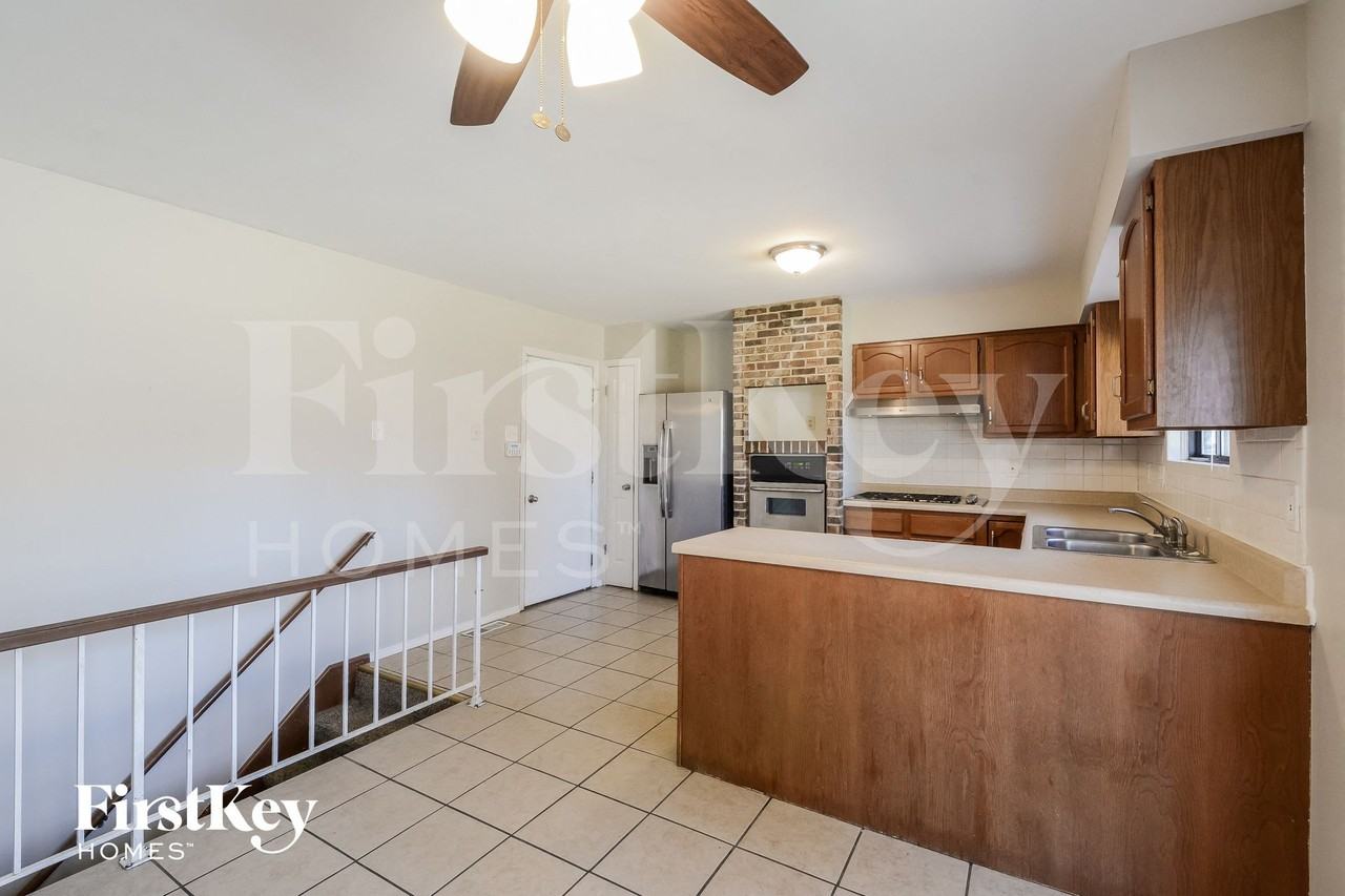 4111 Les Cherbourg Ln - Photo 7 of 15