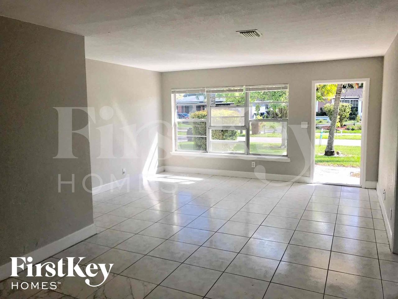 3057 Sw 2nd St - Photo 2 of 22