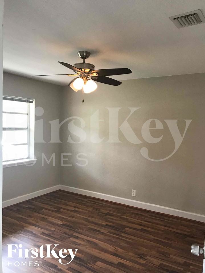 3057 Sw 2nd St - Photo 7 of 22