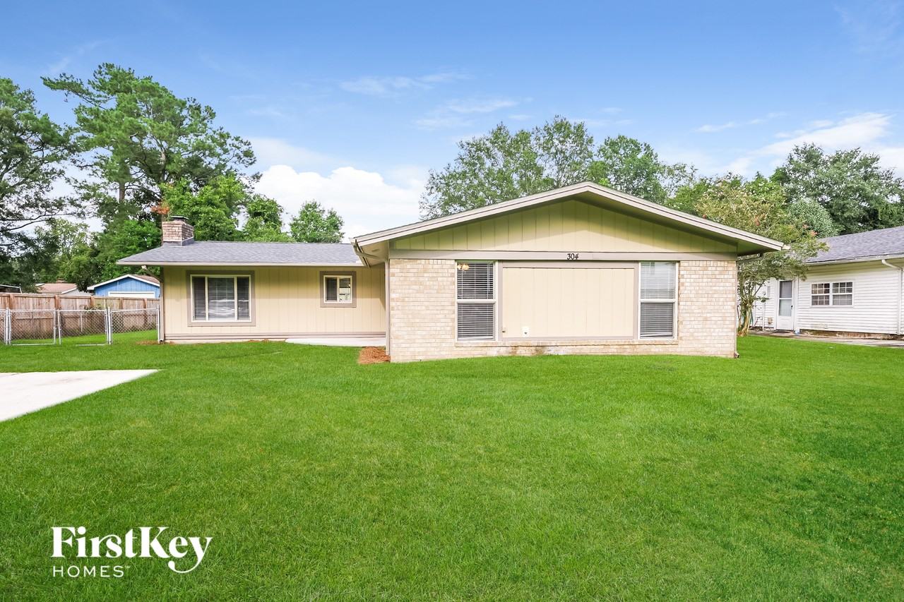 304 Pembrook St - Photo 2 of 15